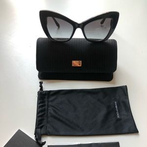 Dolce&Gabbana black frame cat eye sunglasses